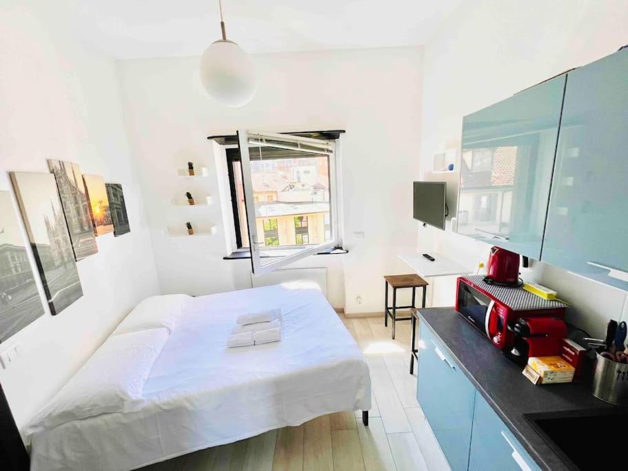 5 Min Walk To Duomo Petite Loft! * Milan