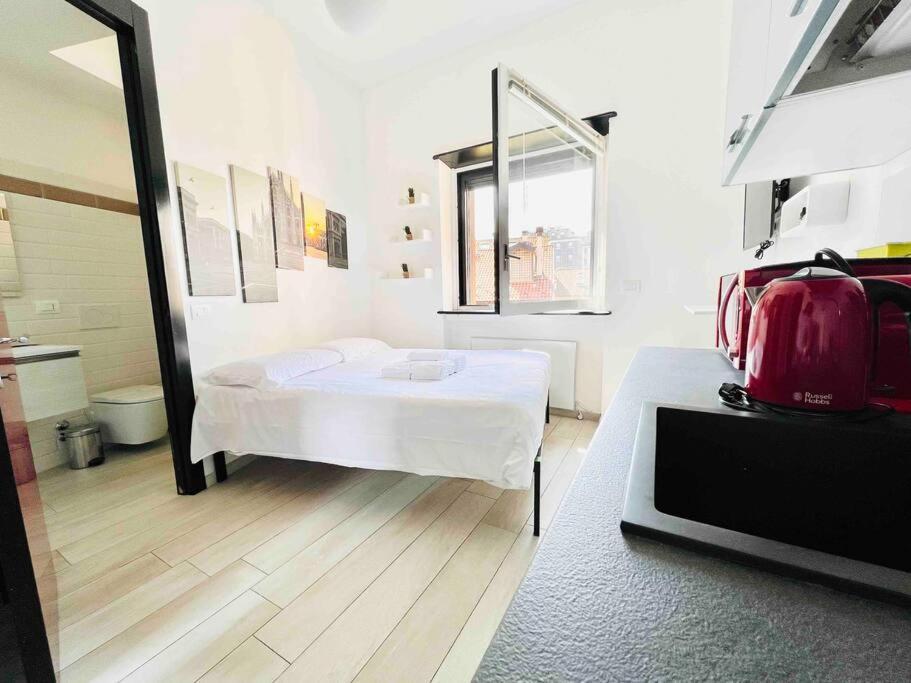 5 Min Walk To Duomo Petite Loft! * Milan