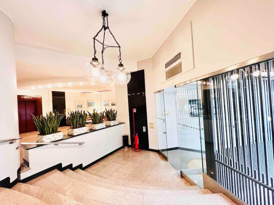 5 Min Walk To Duomo Petite Loft! * Milan