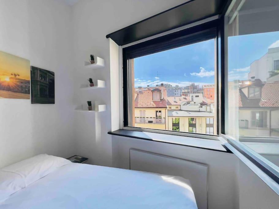5 Min Walk To Duomo Petite Loft! Milan